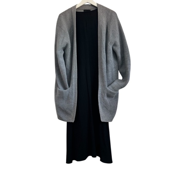 Aritzia Wilfred Free Unwind 100% Merino Wool Cardigan Size M Women Gray Sweater - Picture 2 of 9